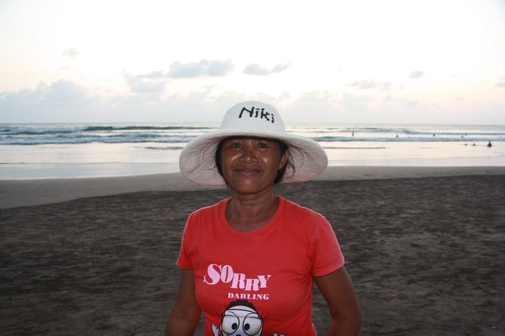 Séjour Bali : Masseuse balinaise sur la plage