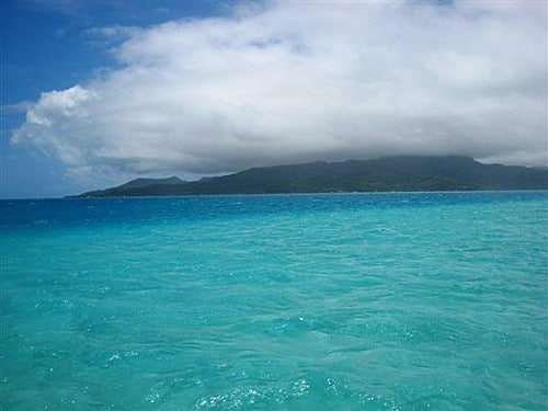 Dégradé de bleu des eaux de Tahaa - Voyage et Plongée en Polynésie Française - Mes Carnets du Monde