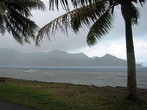 Le Lagon de Tahaa sous la pluie - Voyage et Plongée en Polynésie Française - Mes Carnets du Monde