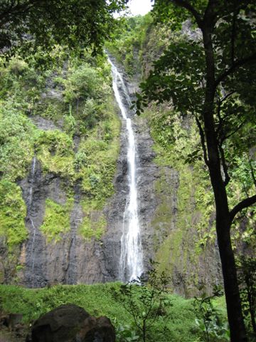 Cascade d'eau à Tahiti - Voyage en Polynésie Française - Mes Carnets du Monde