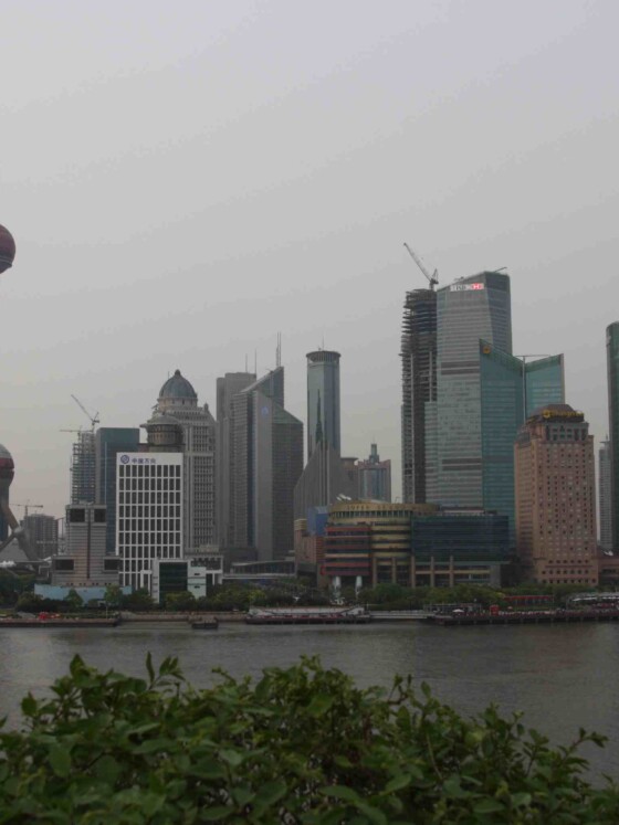 Tours télécommunication ronde et gratte ciel de Shanghaï à Pudong