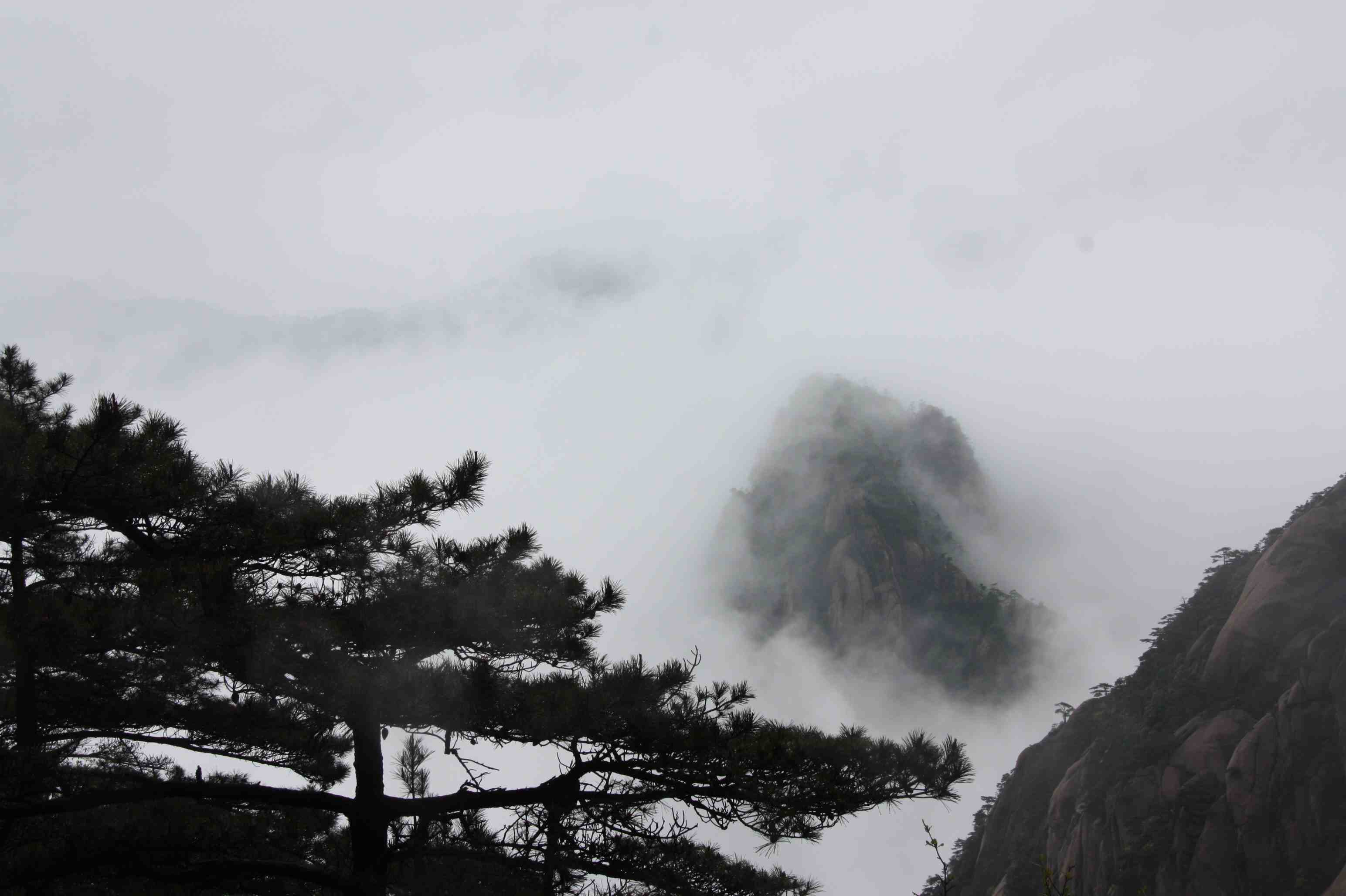 Mer de Nuages dans les Montagnes Jaunes à Huang Shan - Voyage en Chine - Mes Carnets du Monde