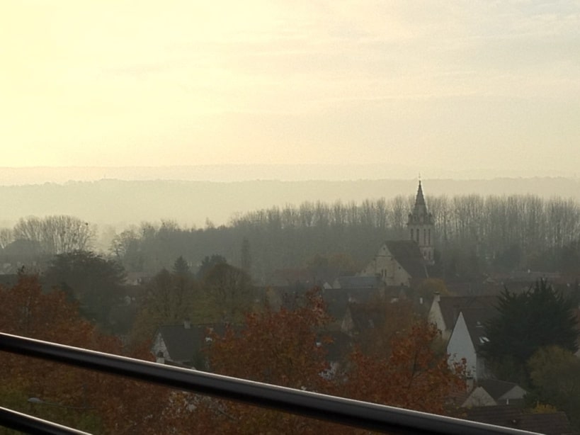 Oh le beau village ! vue de mon apart d'étudiant, lors de ma reprise d'études à l'IMHI à l'ESSEC