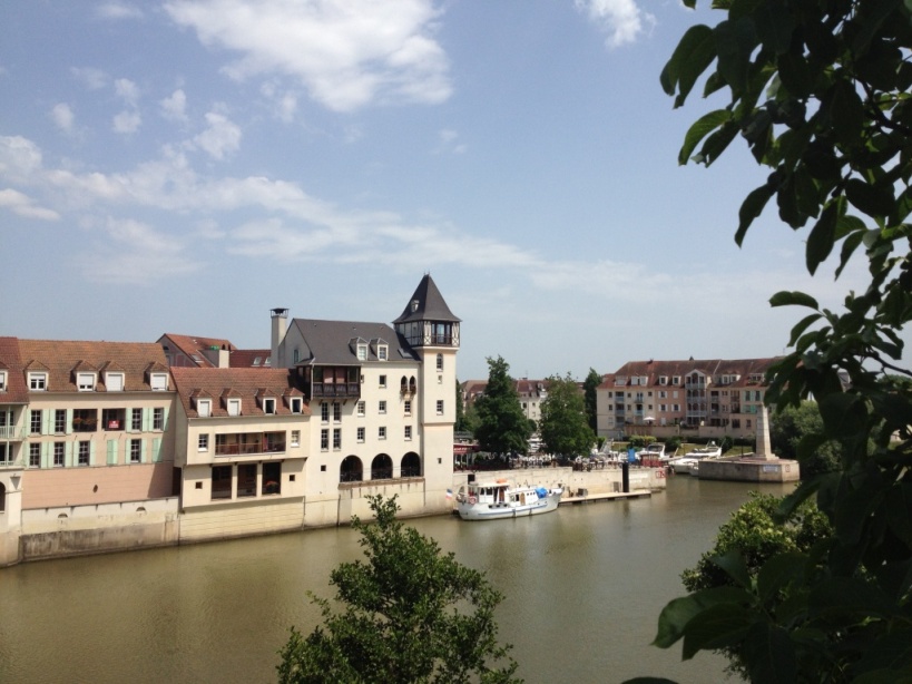 "Es pericoloso ce Port Cergy" (ouh le calembour... je prendrais bien un aspirine !)