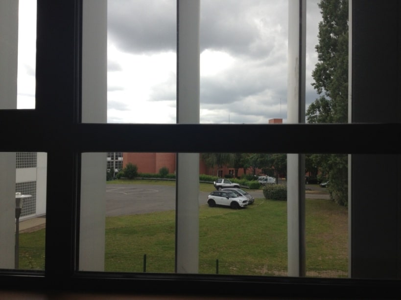 Vue de la fenêtre de l'amphi à l'ESSAC, lors de ma reprise d'études (MBA IMHI) Oui oui, on est bien à l'école...