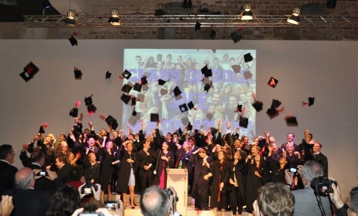 Lancé de chapeau lors de la soirée de remise des diplômes, à la fin des études de MBA de l'IMHI à l'ESSEC, lors de ma reprise d'études