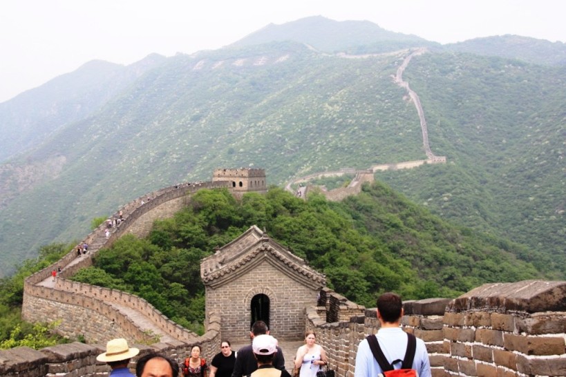 Touristes sur la Grande Muraille de Chine, sur le site moins touristique de Mutianyu