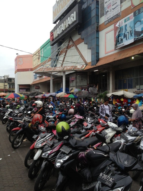 Je l'ai garée ou ma mobylette à Malang...