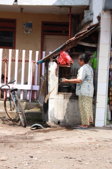 huuum, la belle couleur de l'eau de rinçage à Malang