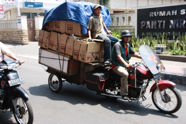 la mob, ça sert vraiment à tout à Malang et en Indonésie