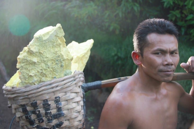 Porteur de soufre du Kawah Ijen