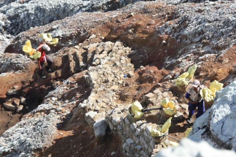 Porteurs de soufre au Kawah Ijen