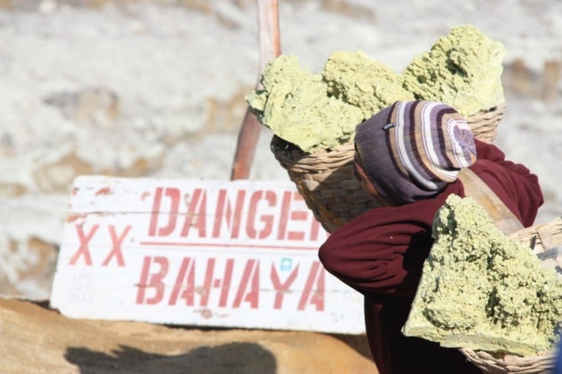 Porteur de soufre - Kawah Ijen