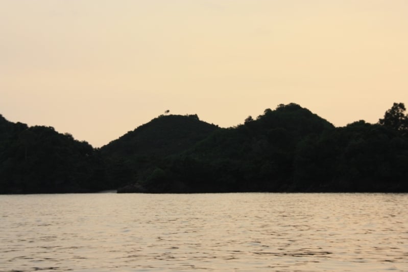 Couleurs et paysages au coucher de soleil sur la mer à Java en Indonésie