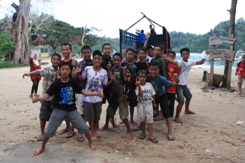 Groupe d'enfants à Sempu Island (Palau Sempu)