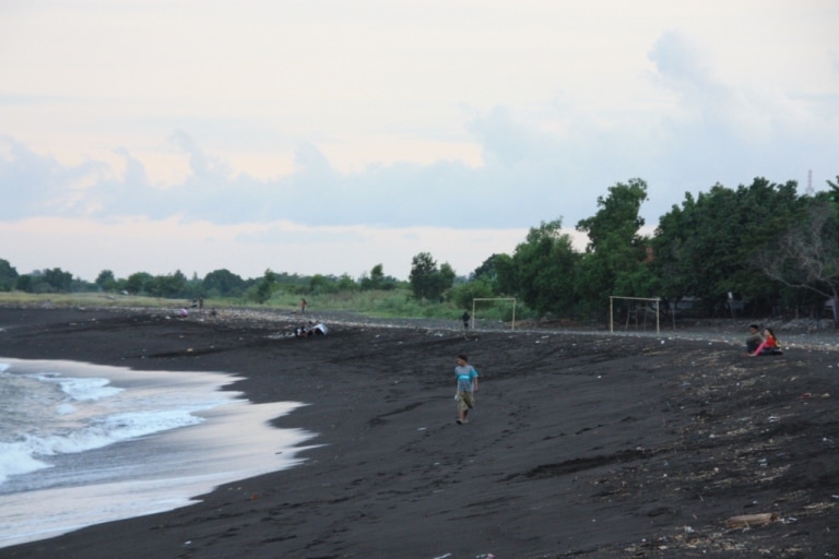 Plage de Banyuwangi, au bord du Volcan Ijen