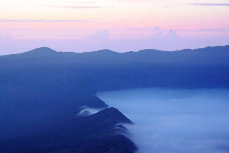 Mont Bromo : cratère dans la brume
