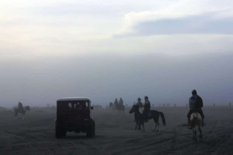 Dans la caldeira du Mont Bromo : Jeep et chevaux