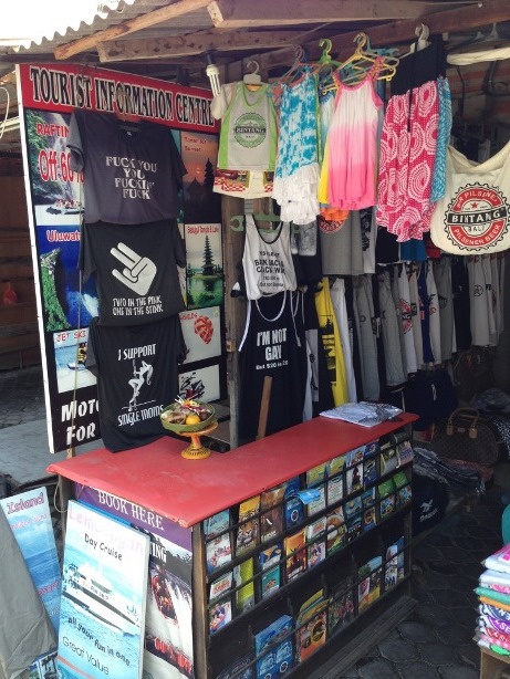 T-shirts souvenirs de Kuta a Bali