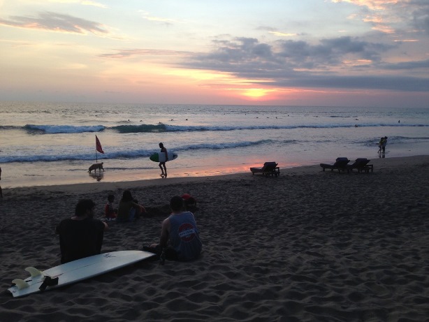 Coucher de soleil sur la plage de Kuta Beach à Bali