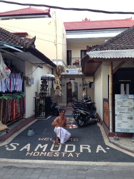 Offrandes d’une guesthouse à Kuta