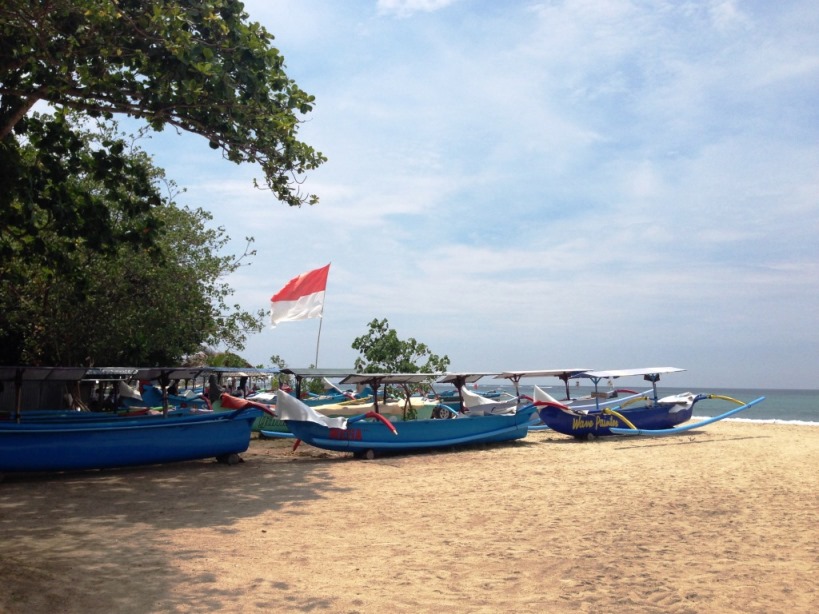 Pirogues à Balancier sur la plage de Kuta Bali