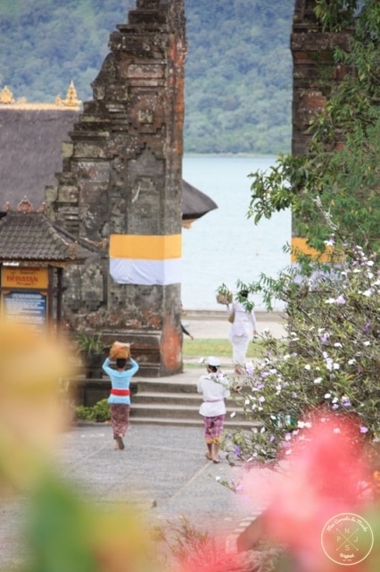 Bénédiction Temple Ulun Danu Beratan à Bali