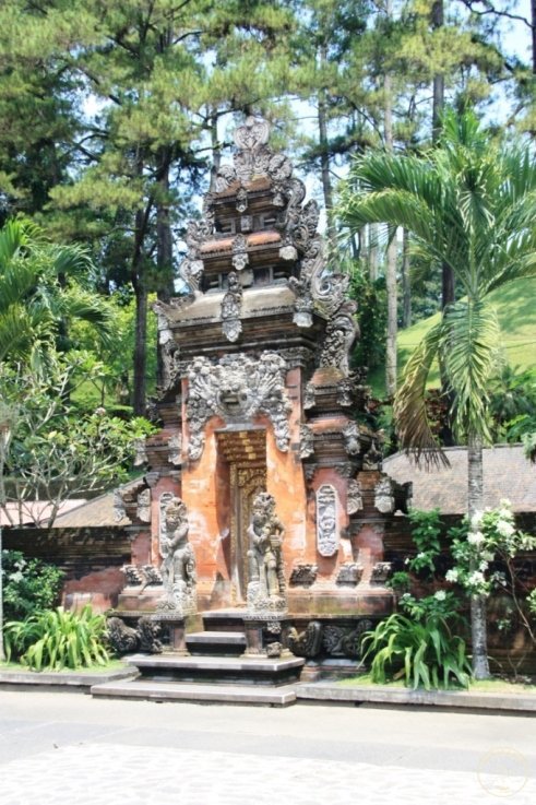 Tirta Empul Porte 2