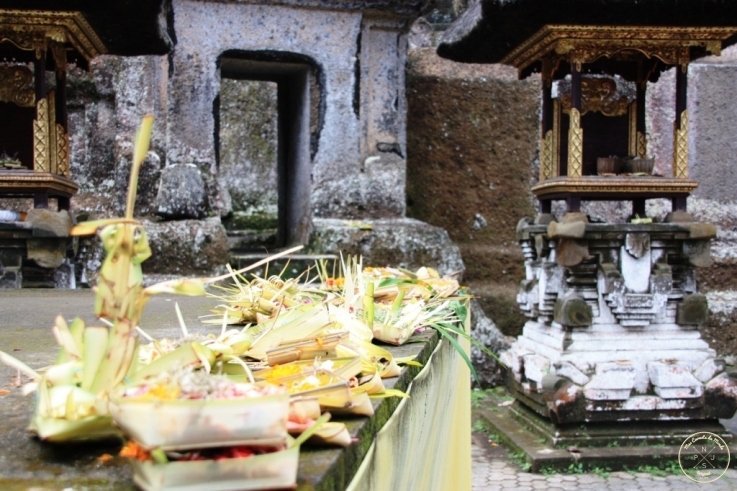 Offrandes au temple de Gunung Kawi 