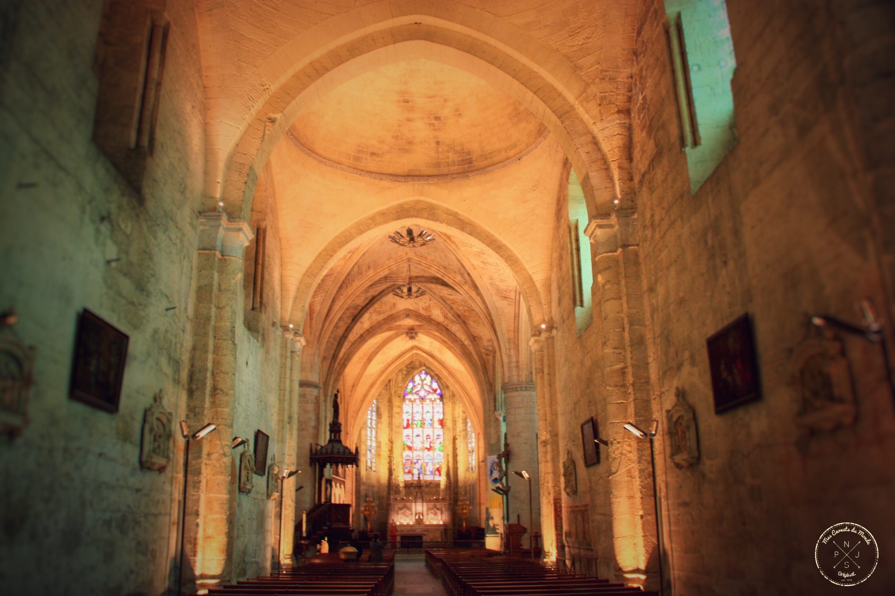 Oenotourisme : Visite de Château depuis Bordeaux - Eglise St Emilion