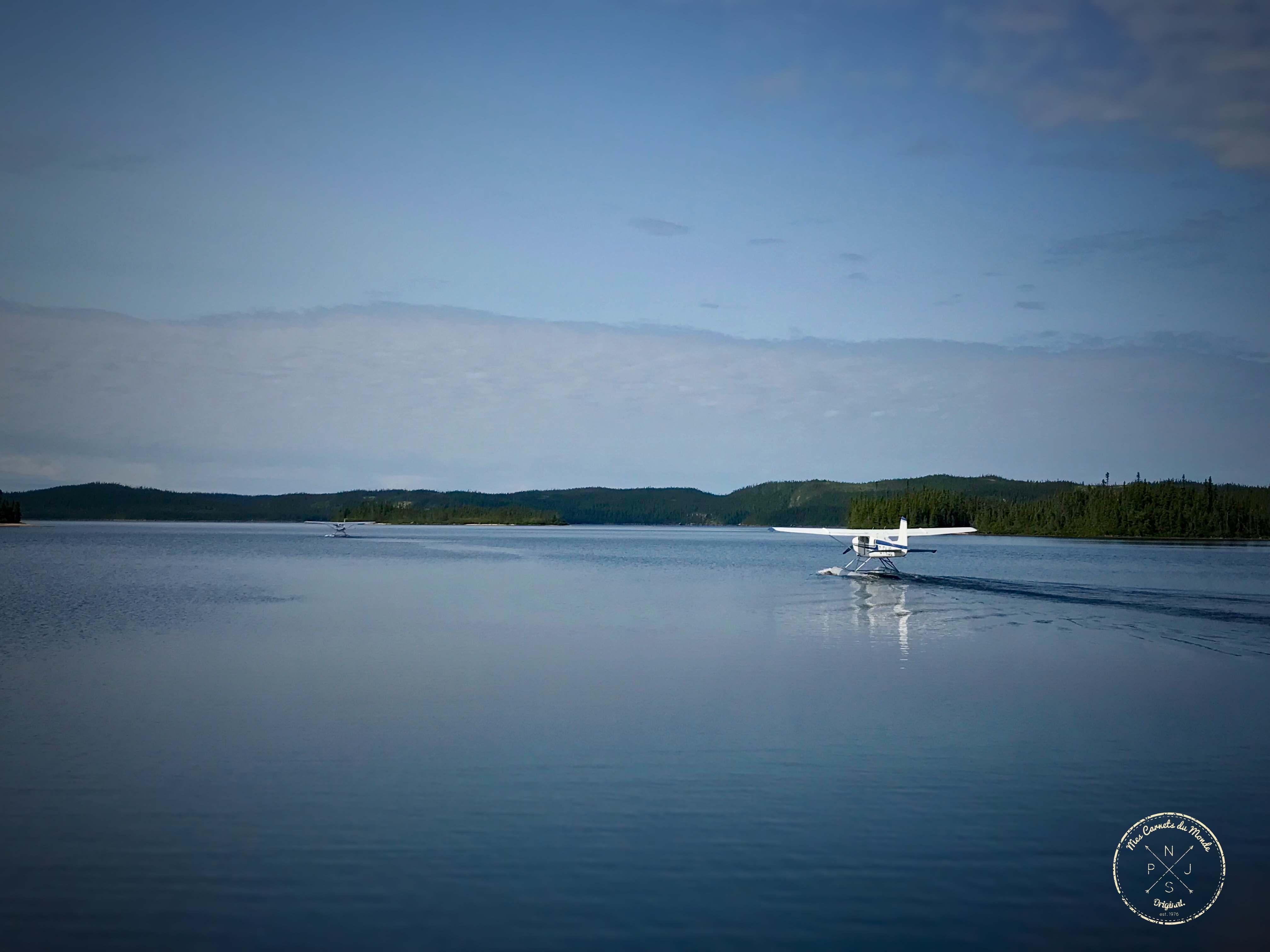 Hydravion sur un lac au Québec - Ecotourisme