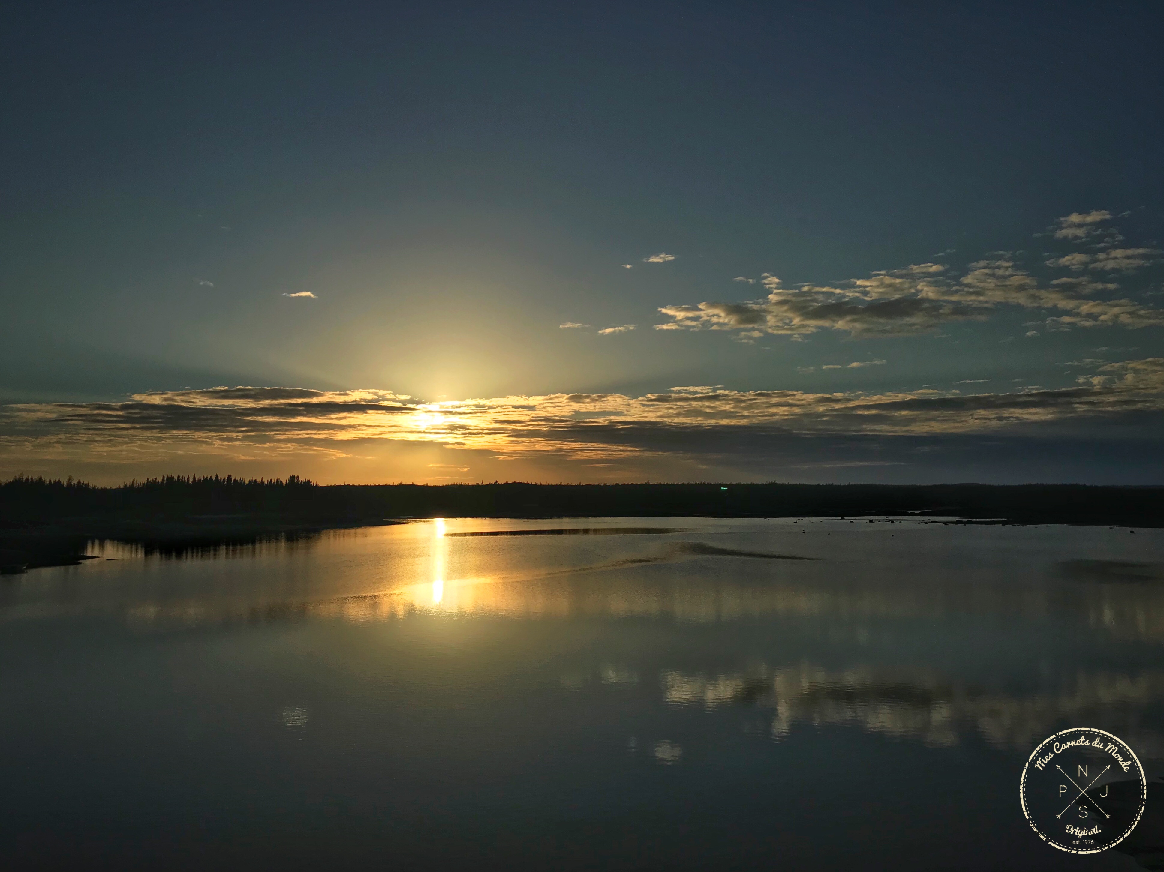 Coucher de Soleil sur Lac Salé à Baie Johan Beetz, à Québec, Canada