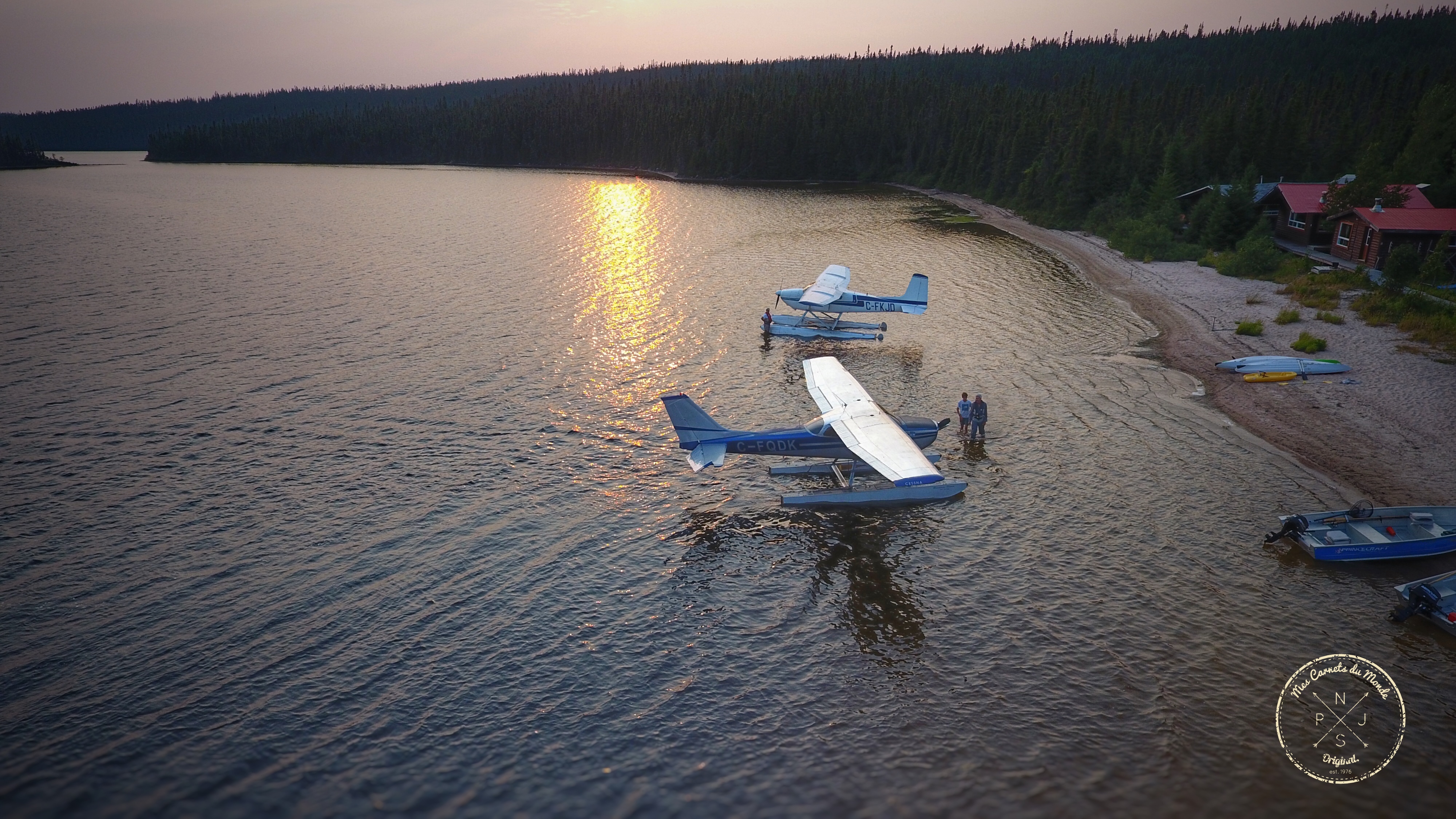 Hydravions sur un lac au Québec - Ecotourisme