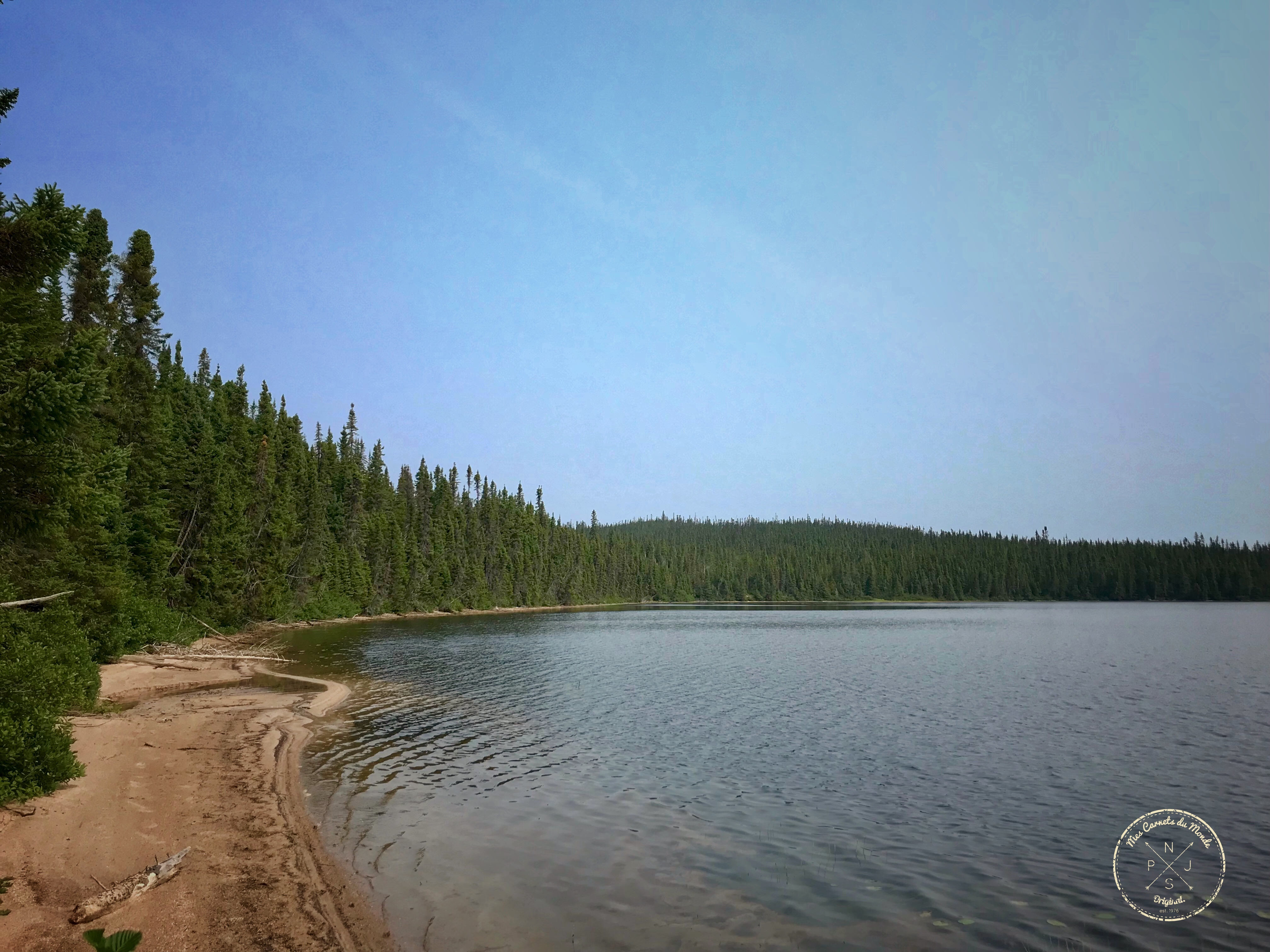 Rivage d'un lac au Québec ecotourisme