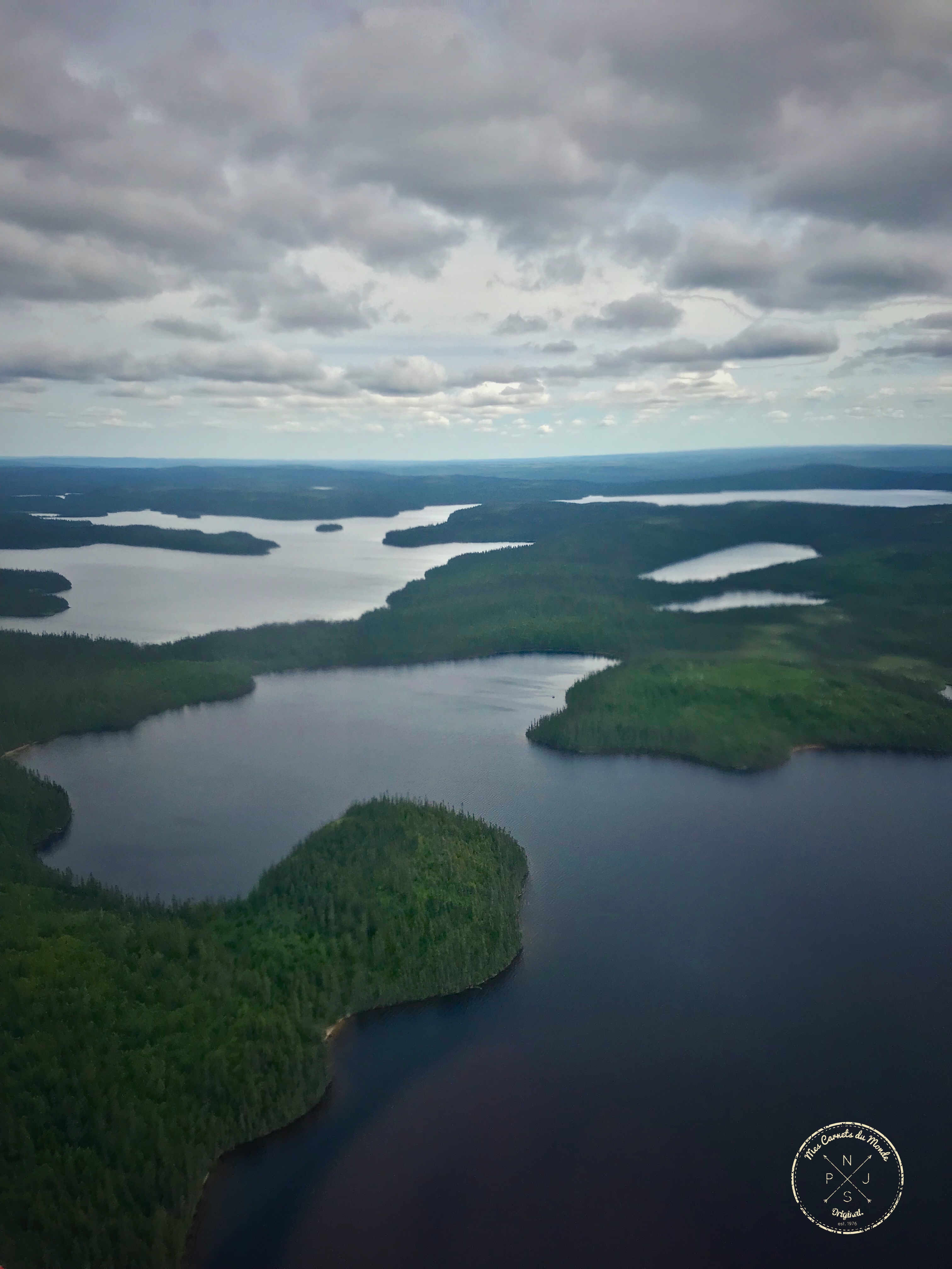 lac au Québec vu du ciel - écotourisme
