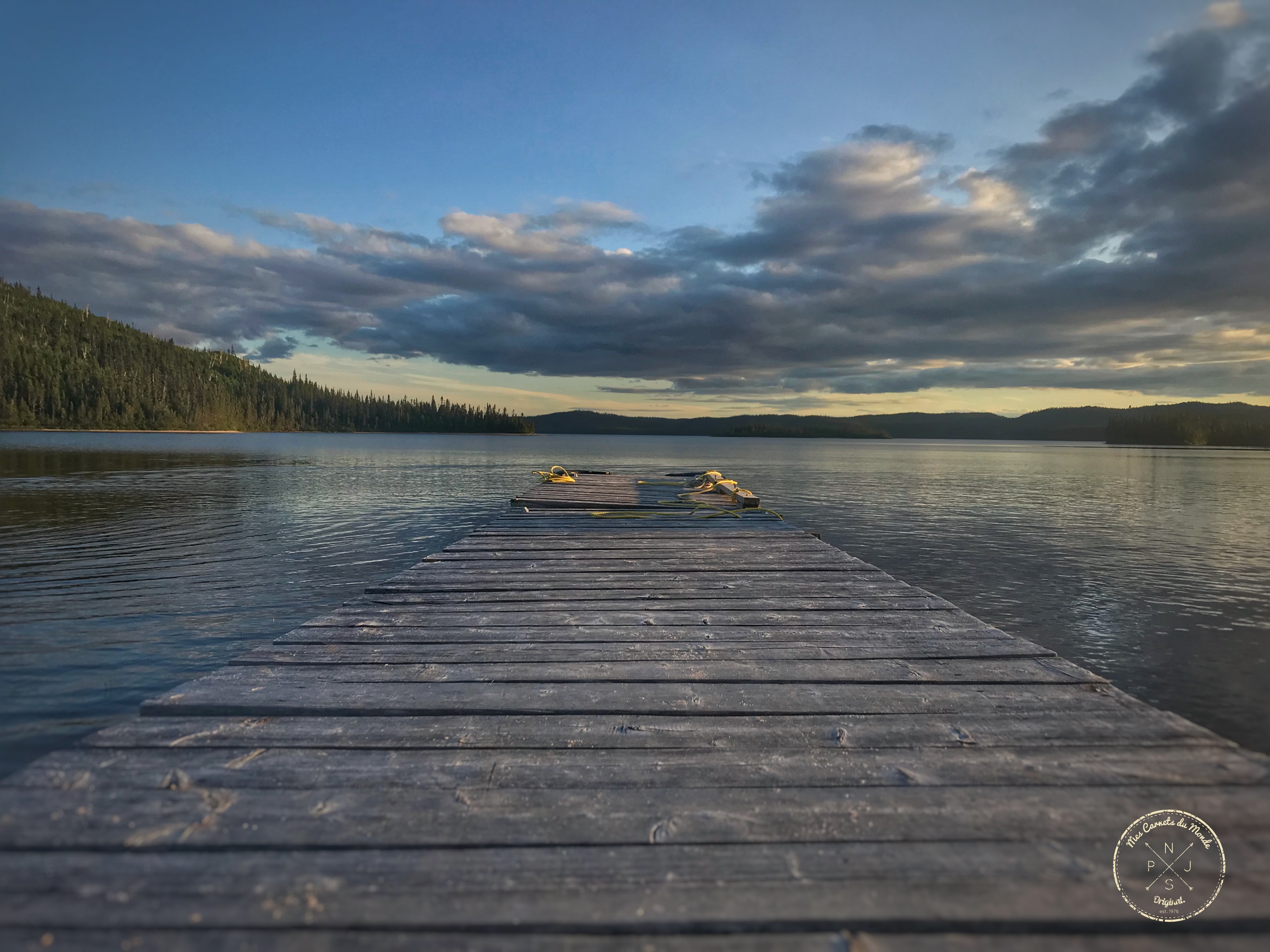 Ponton sur le lac Victor au Québec