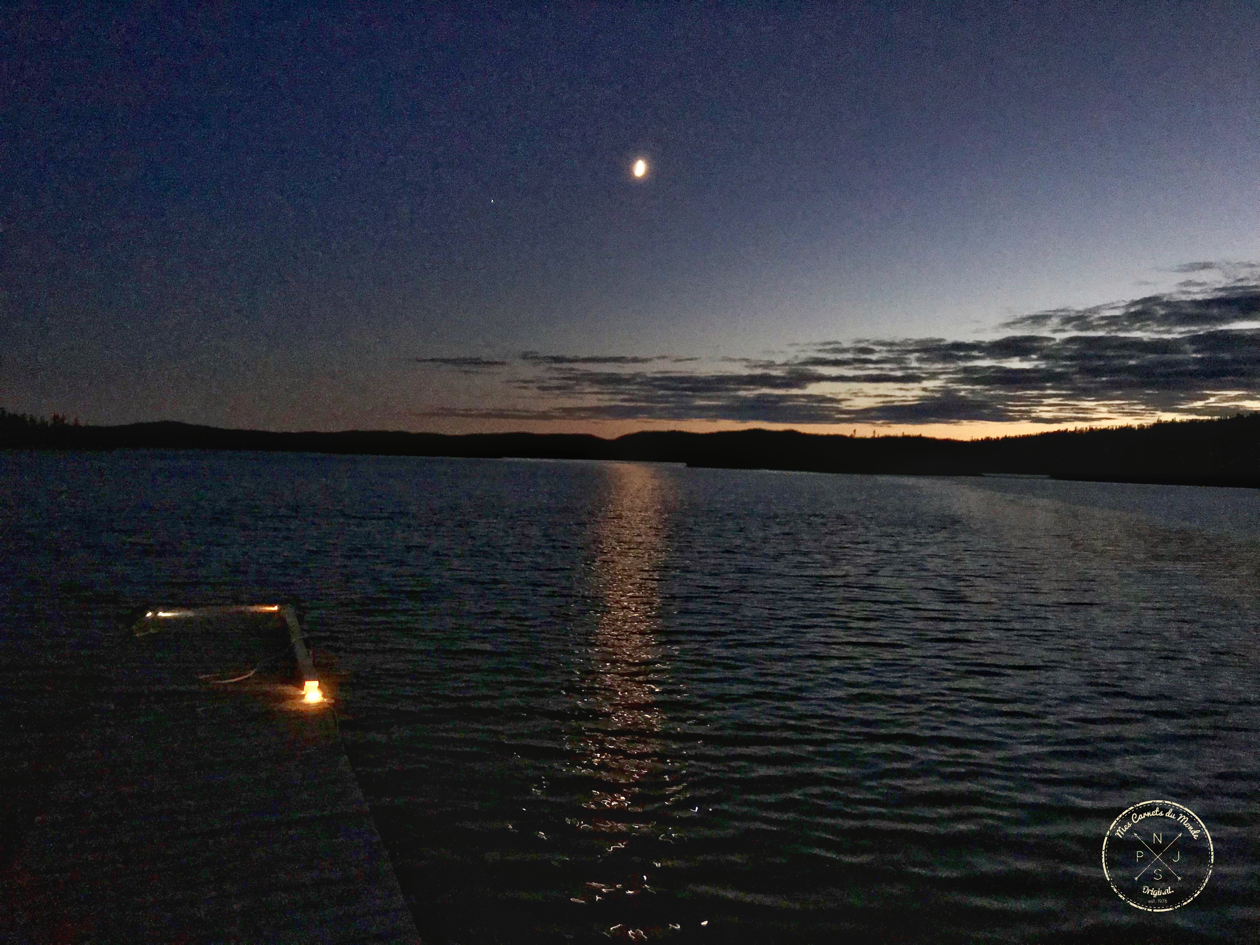 Lever de lune sur un lac au Québec ecotourisme