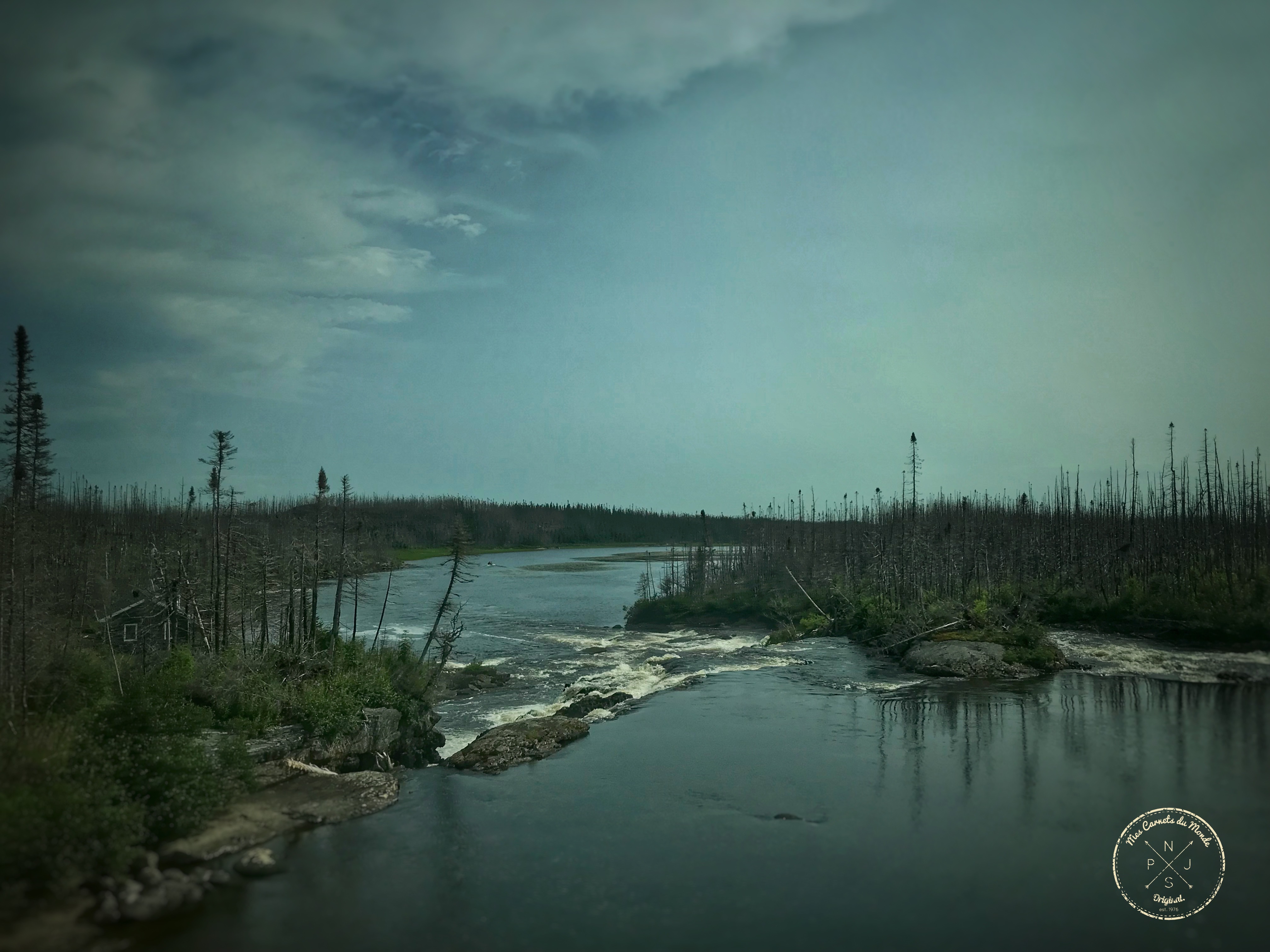Passage au dessus d'une rivière au Québec, Canada