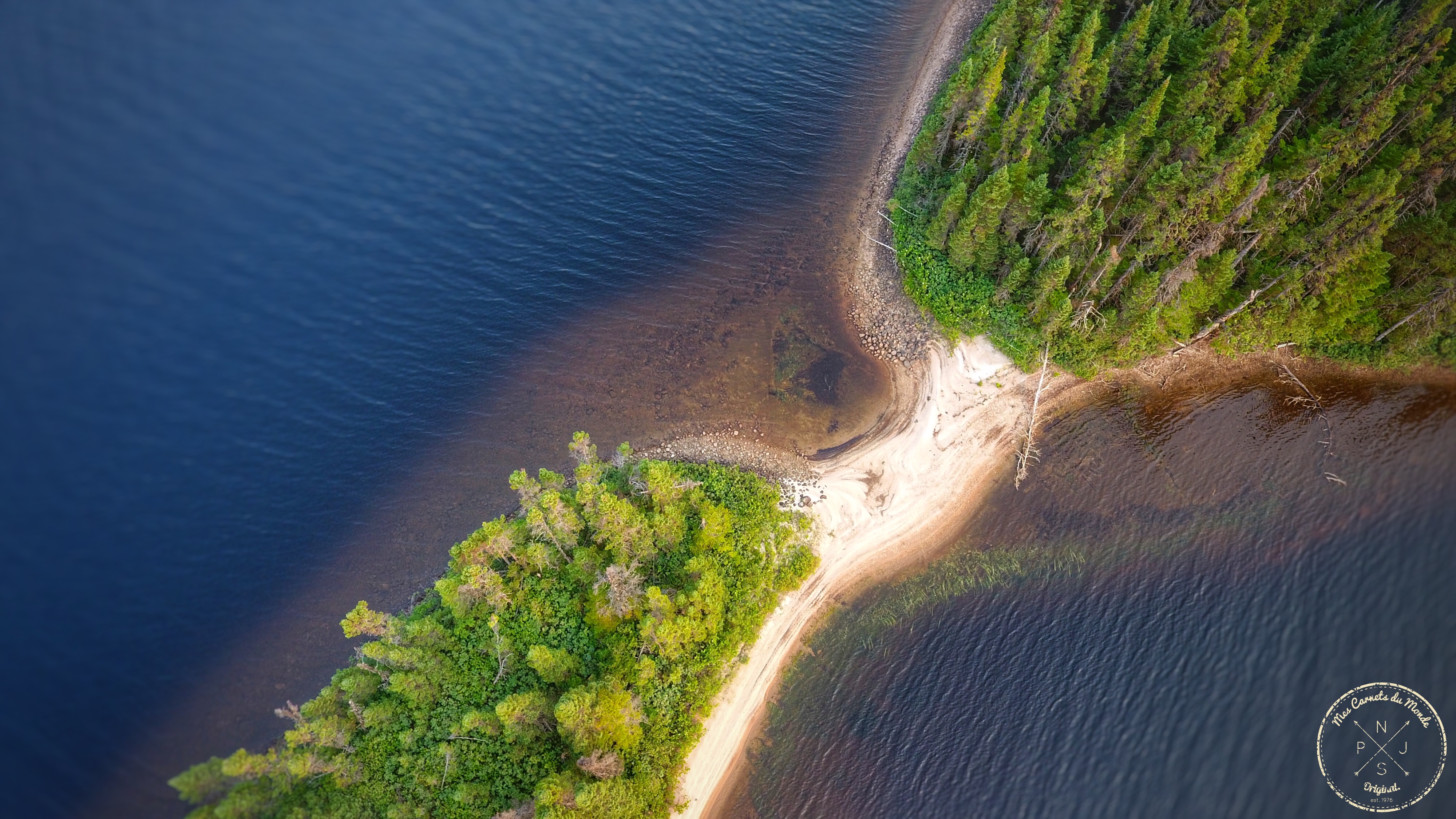 Ile vue du ciel du lac Victor au Québec, ecotourisme