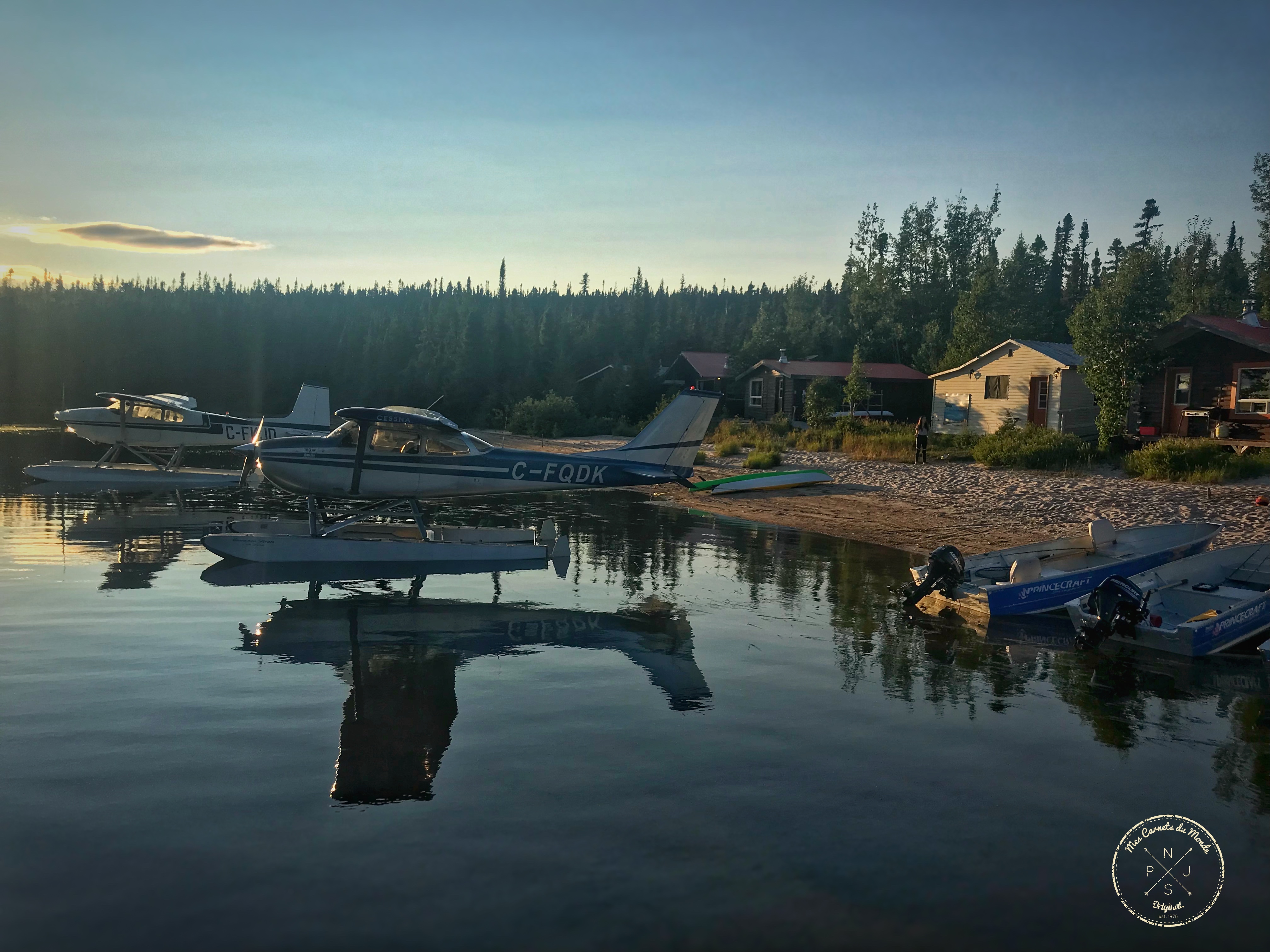 Hydravion sur un lac au Québec - Ecotourisme