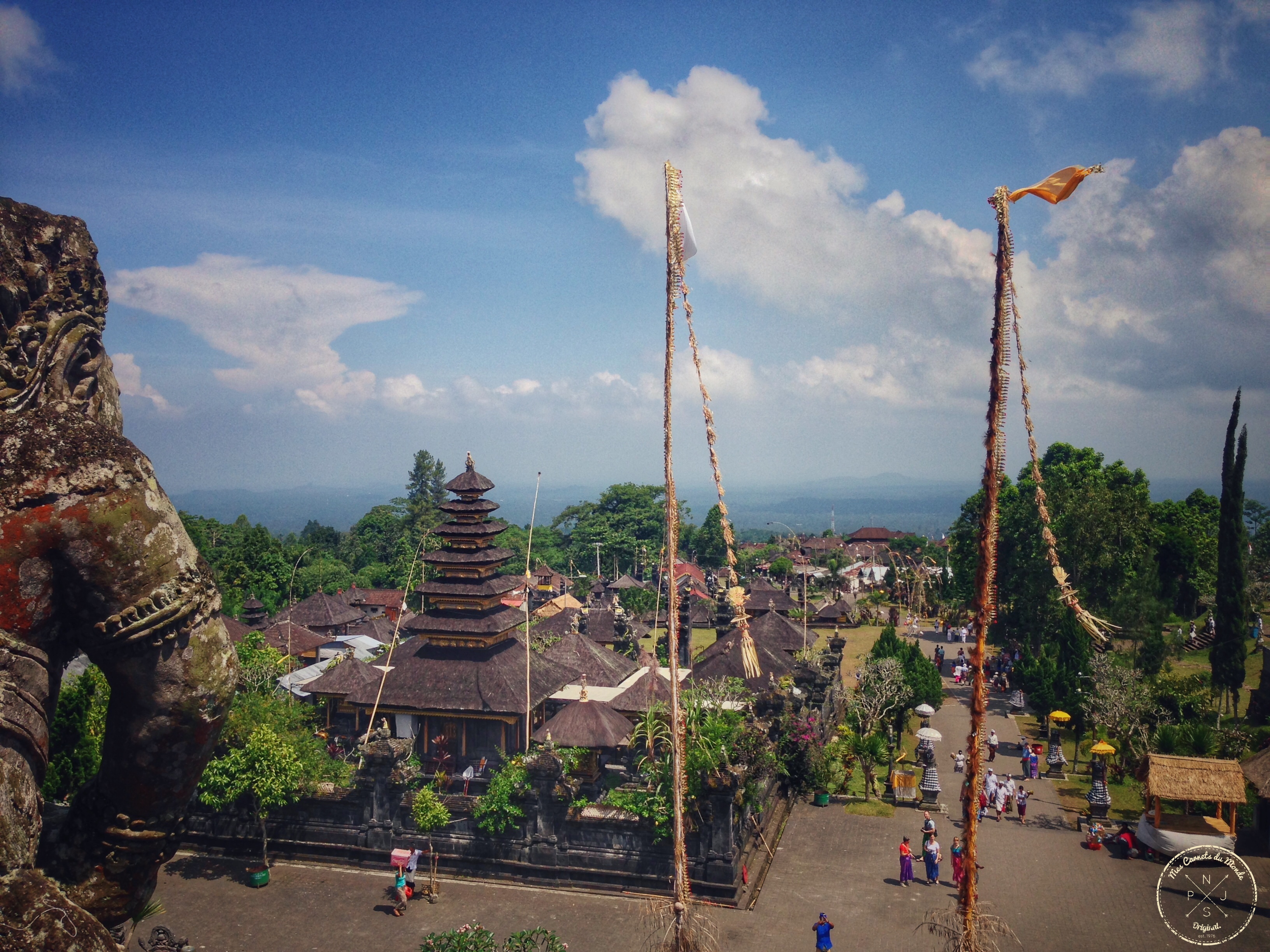 Vue depuis le sommet du temple de Besakih à Bali