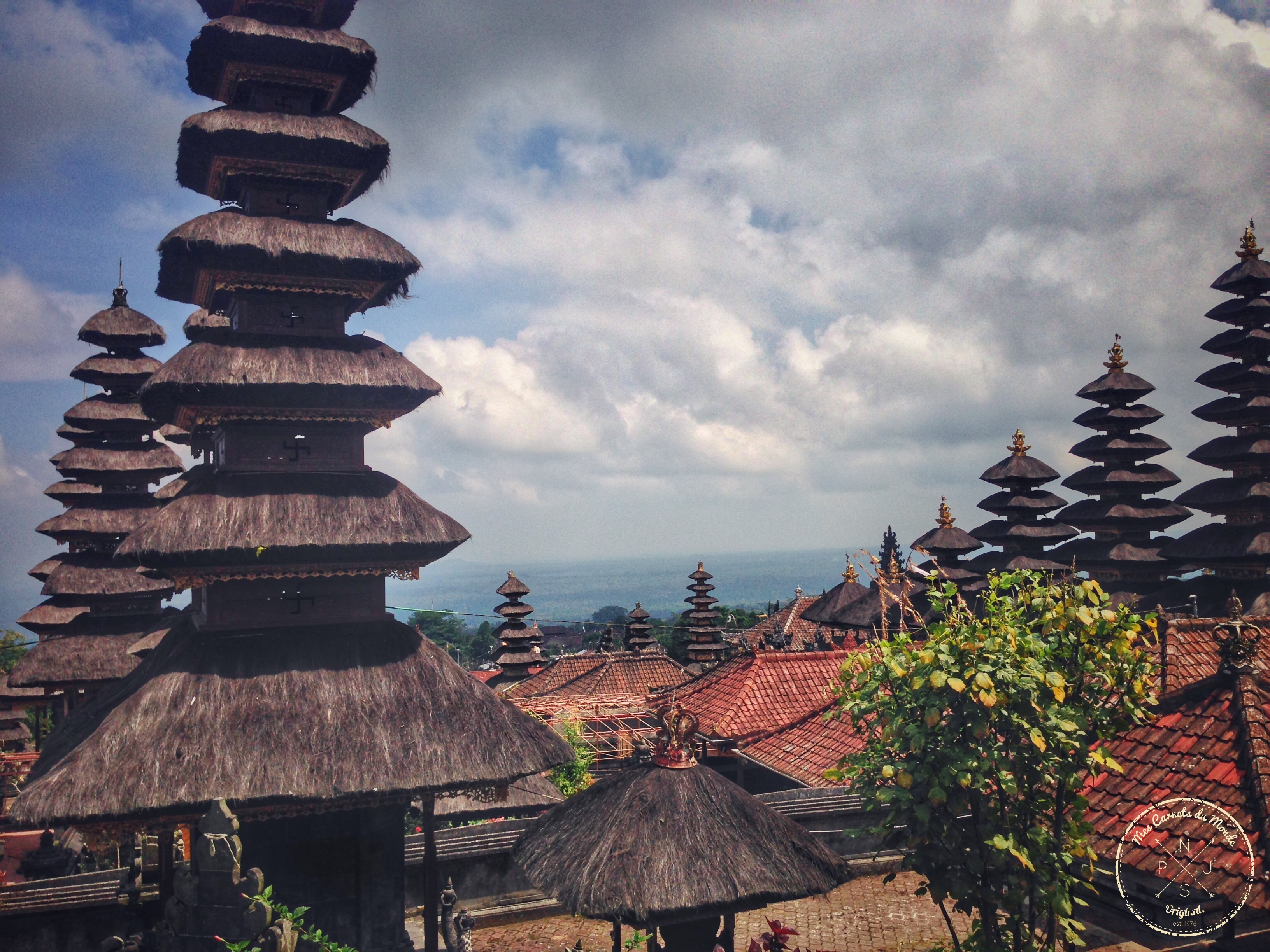 Collection de Meru au top du temple de Besakih