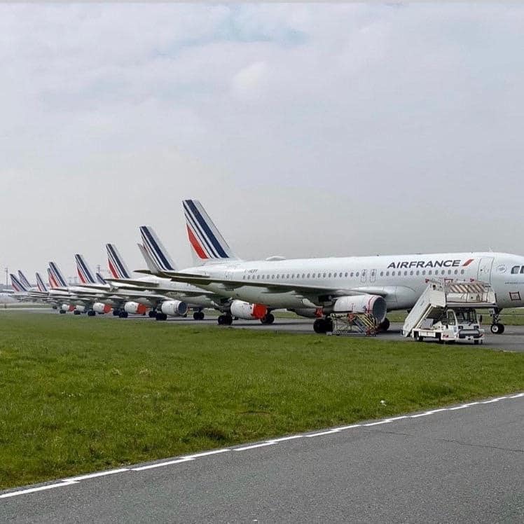 Avions Air France Immobilisés sur le Tarmac - Aeroport & Coronavirus - Confinement en France 2020 - 1