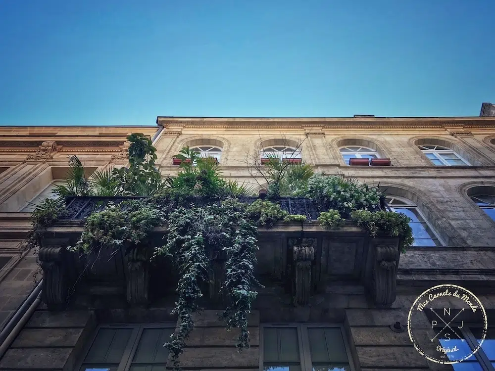 Balcon fleuri à Bordeaux - Mes Carnets du Monde