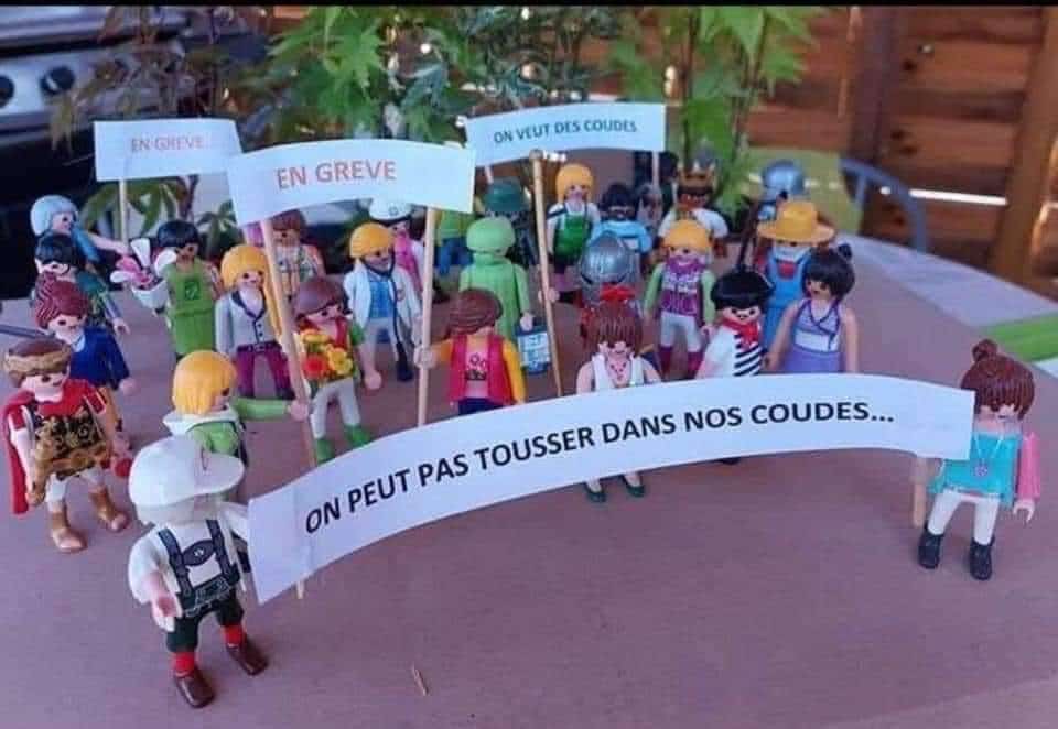 Manifestations Tousser coudes - Playmobil - Confinement Coronavirus 2020