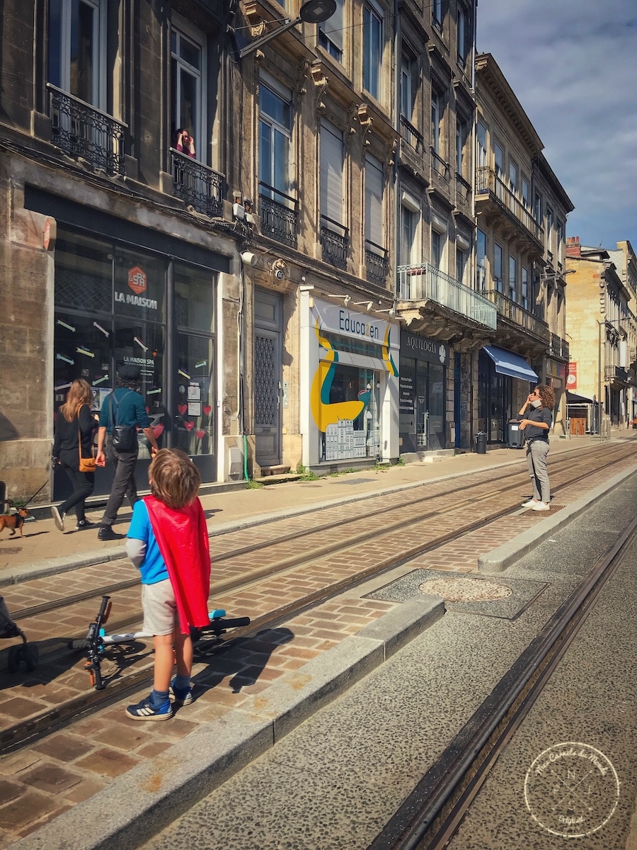 Superman à Bordeaux - Coronavirus Confinement Avril 2020 - Mes Carnets du Monde