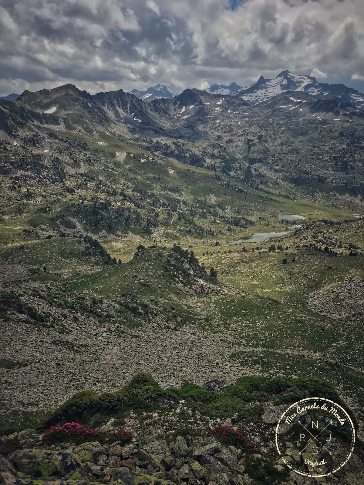 Vue sur Vallée de l'Ayrée et vue sur le pic du Nouvielle - Randonnée à La Mongie lac de Portheil dans les Pyrénées