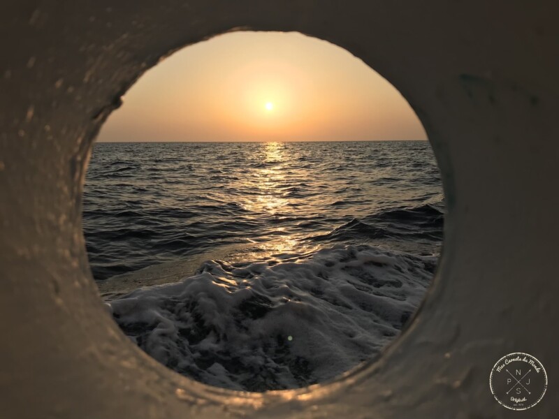 Coucher de soleil sur la mer rouge lors d'une croisière plongée en Egypte