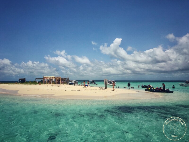 eaux turquoise et sable blanc de l'îlet Caret en Guadeloupe