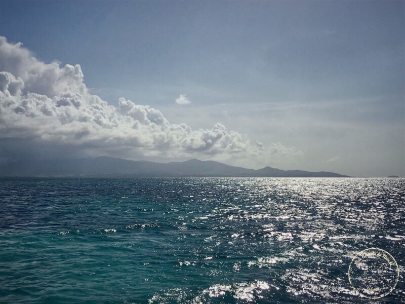 les eaux turquoises du grand cul de sac marin et l'île de la Guadeloupe à proximité de l'îlet Caret